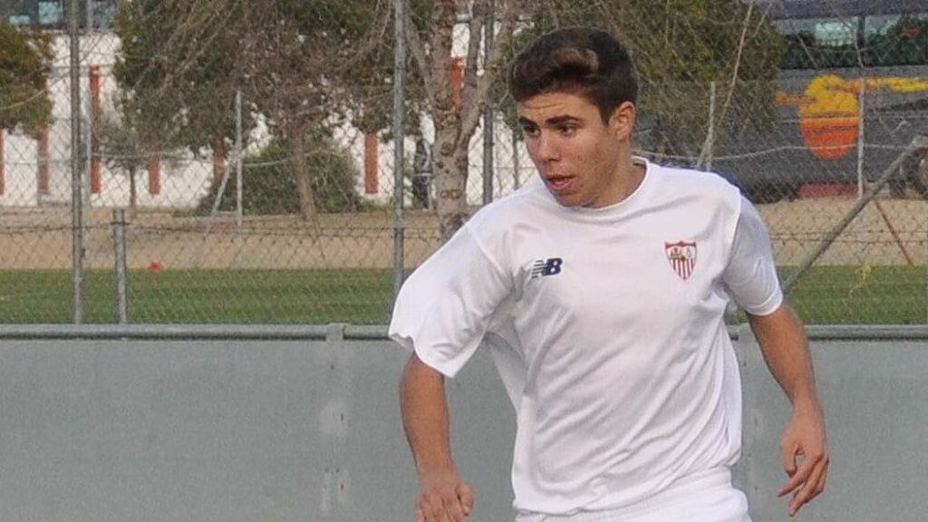  Álex Pozo, en el Sevilla.