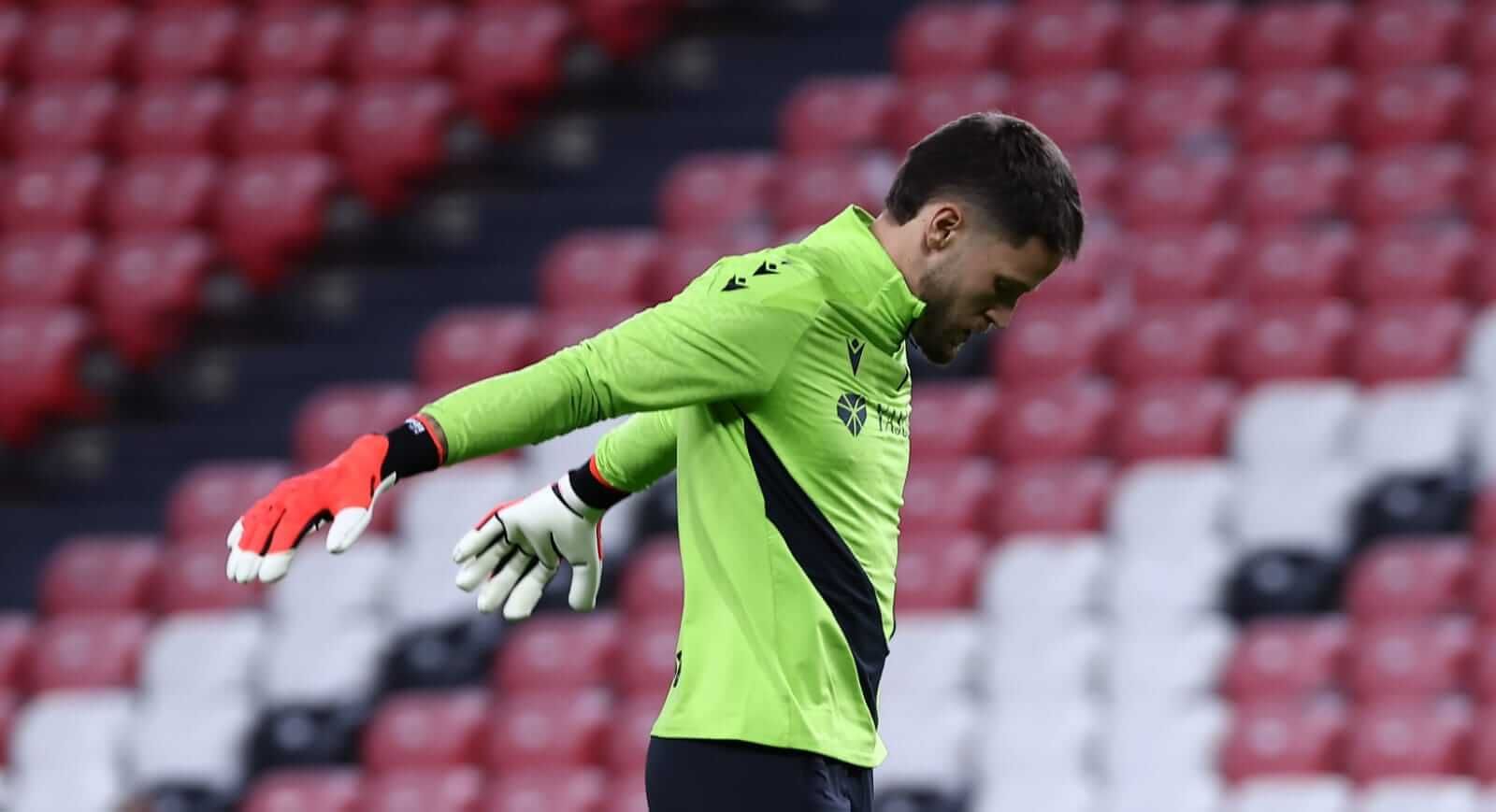 Álex Remiro en el pasado derbi de San Mamés.