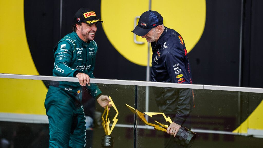 Fernando Alonso y Adrian Newey, durante la temporada 2023.