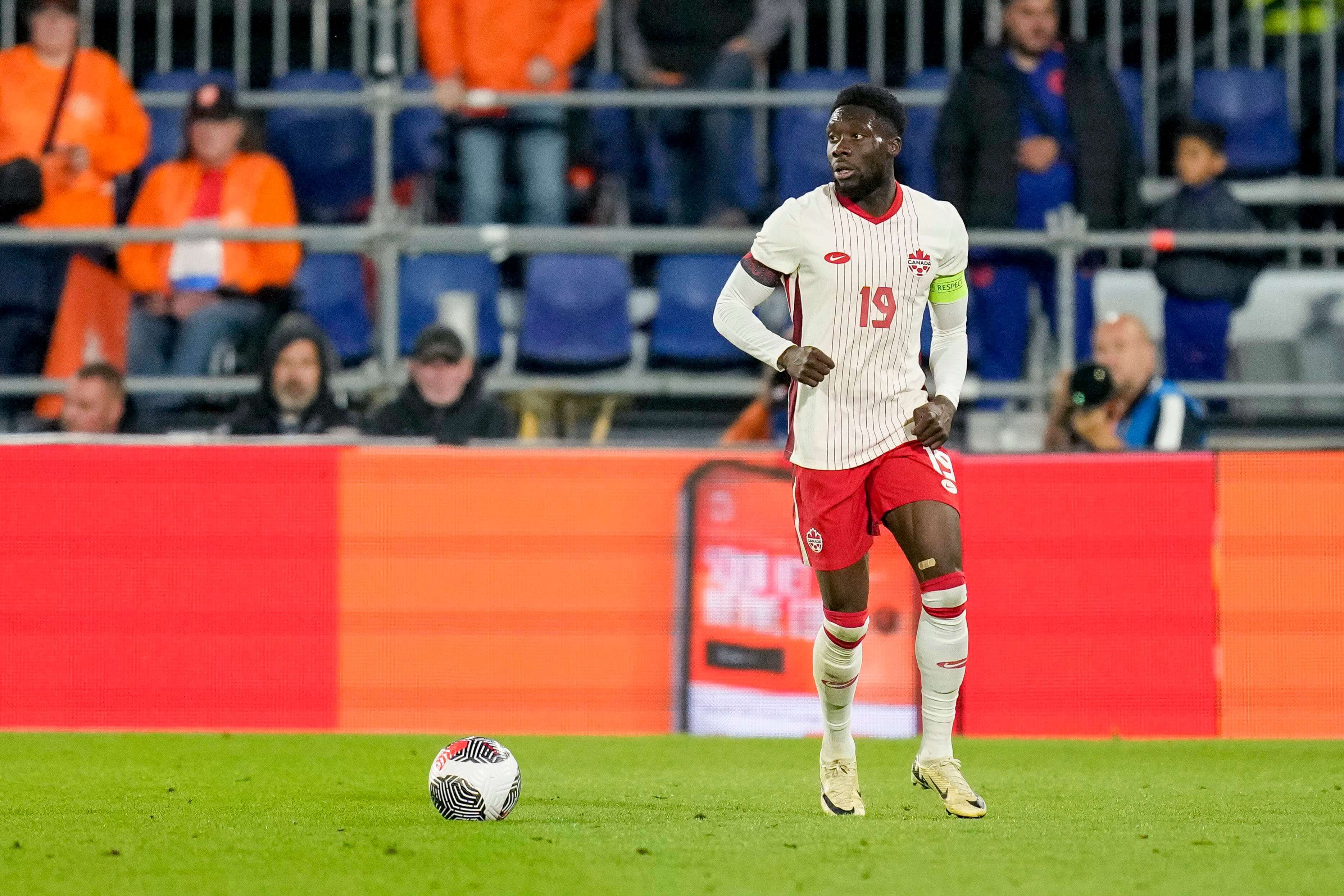  Alphonso Davies, durante un partido con Canadá.