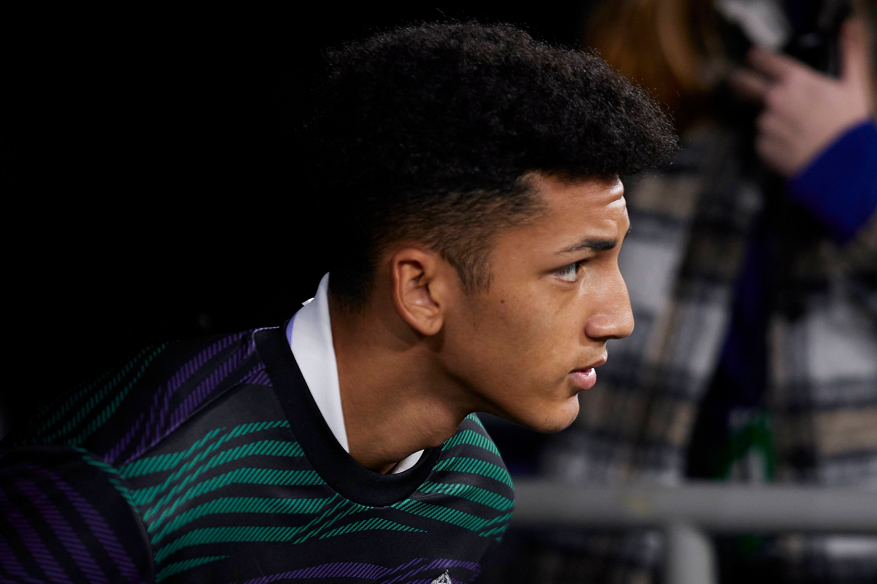 Álvaro Rodríguez, en el banquillo del Santiago Bernabéu (Foto: Cordon Press).