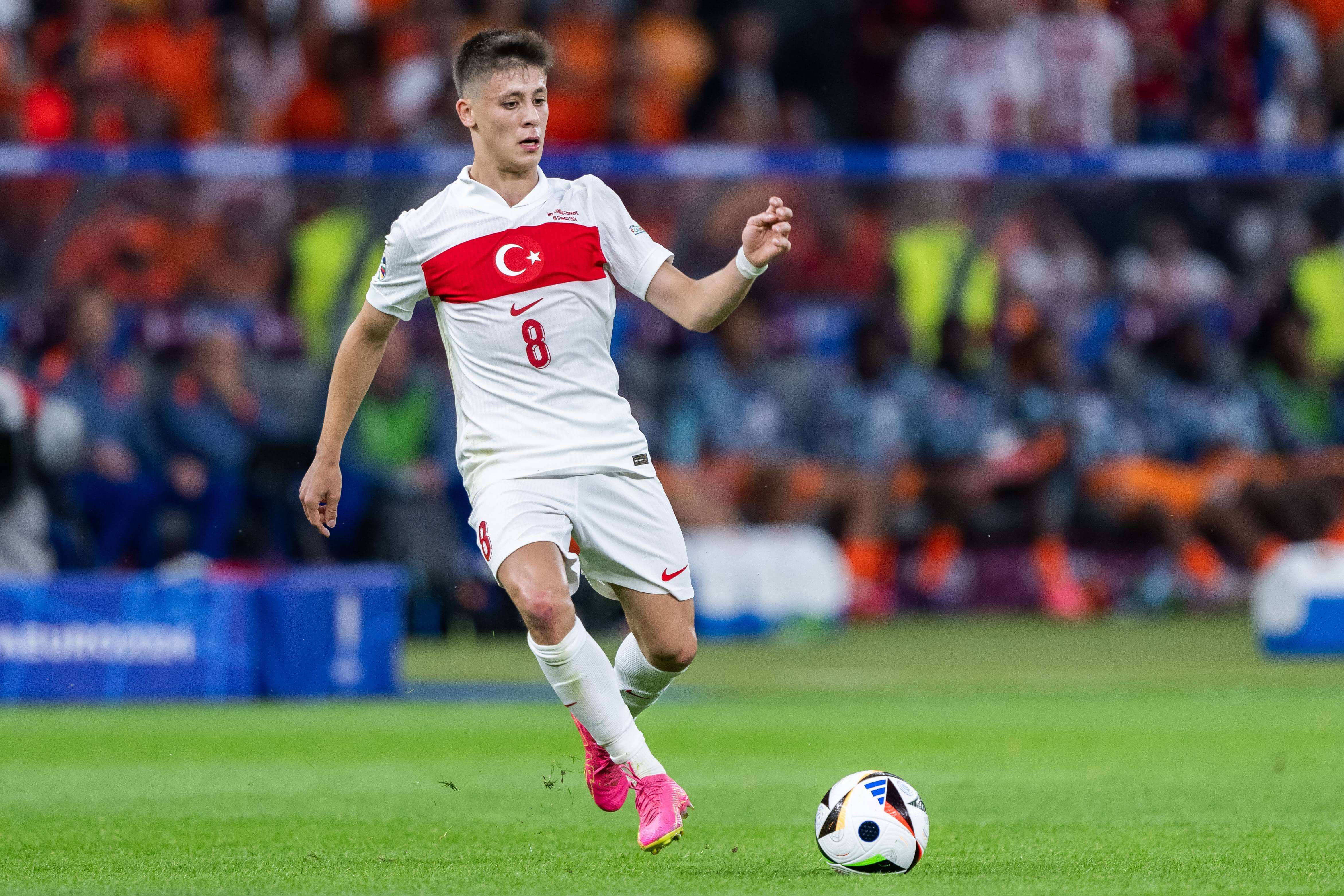  Arda Güler, con Turquía.