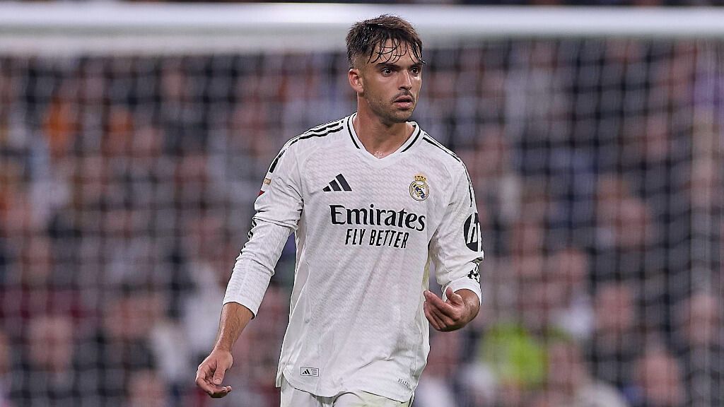  Raúl Asencio, en un partido con el Real Madrid (Cordon Press)