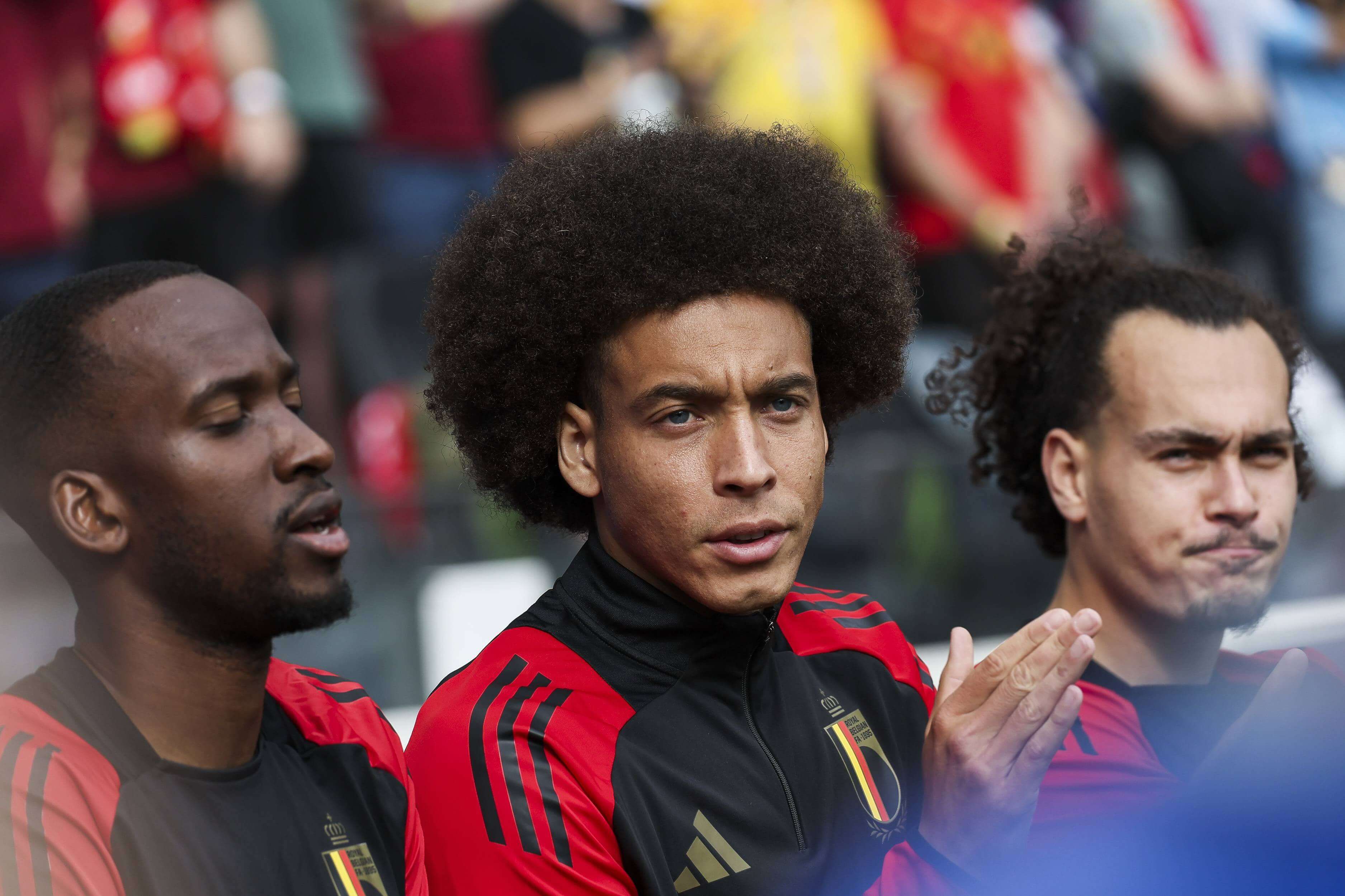 Axel Witsel presencia un partido de Bélgica en la Eurocopa.