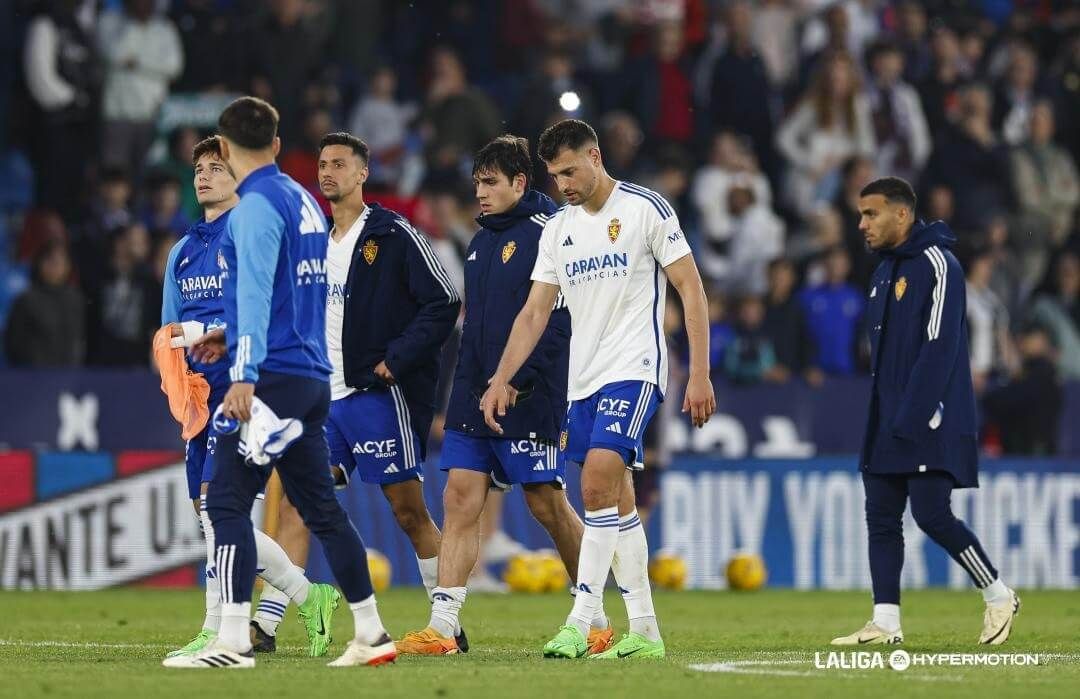  Bakis se retira cabizbajo de un partido del Real Zaragoza.