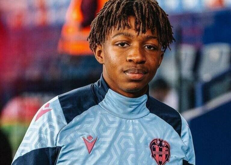 Buba Sangare antes de un entrenamiento. (Foto: LUD)