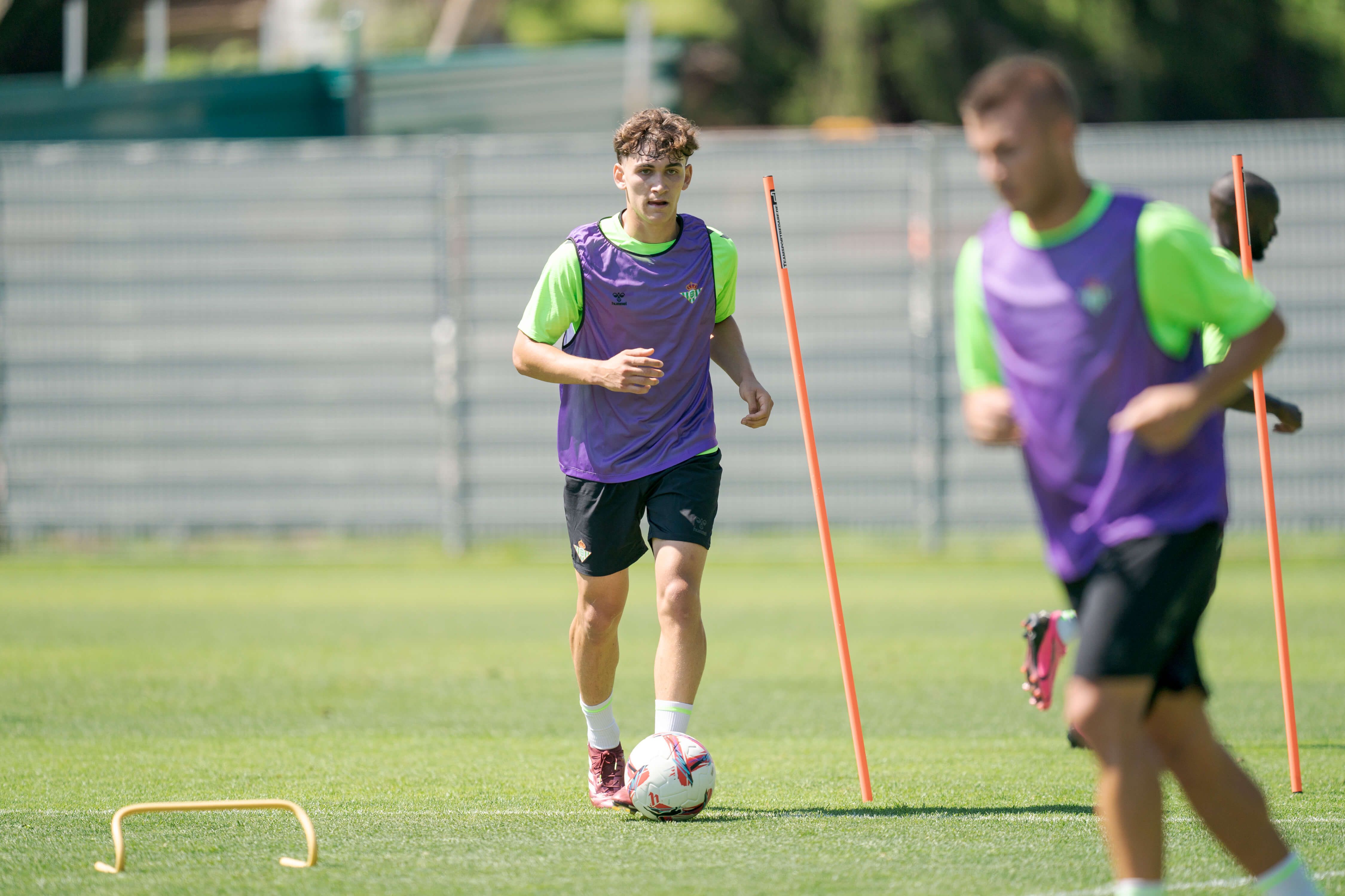  Mateo Flores, entrenando en Austria con el primer equipo