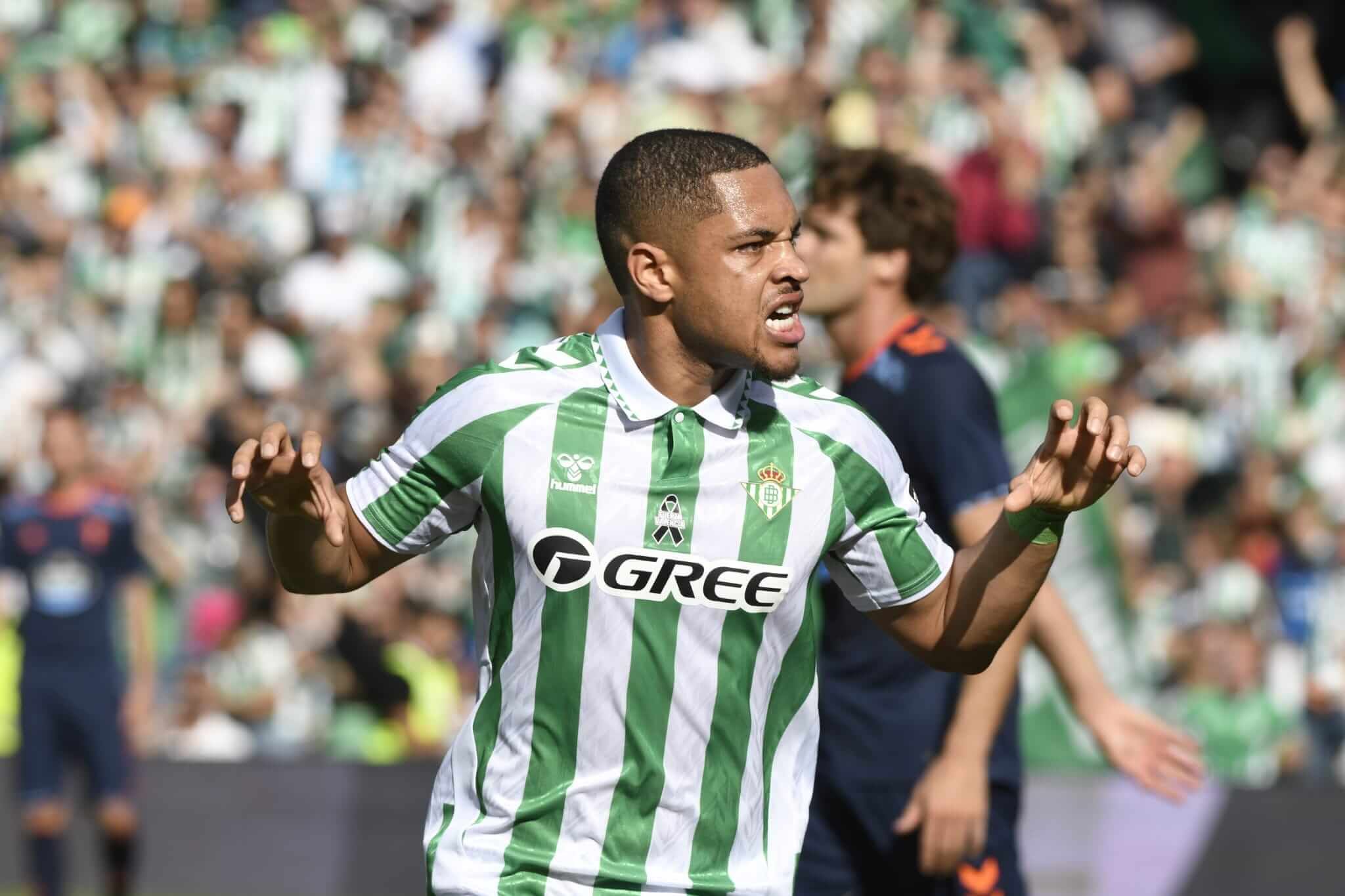  Vitor Roque celebra su gol en el Betis-Celta.