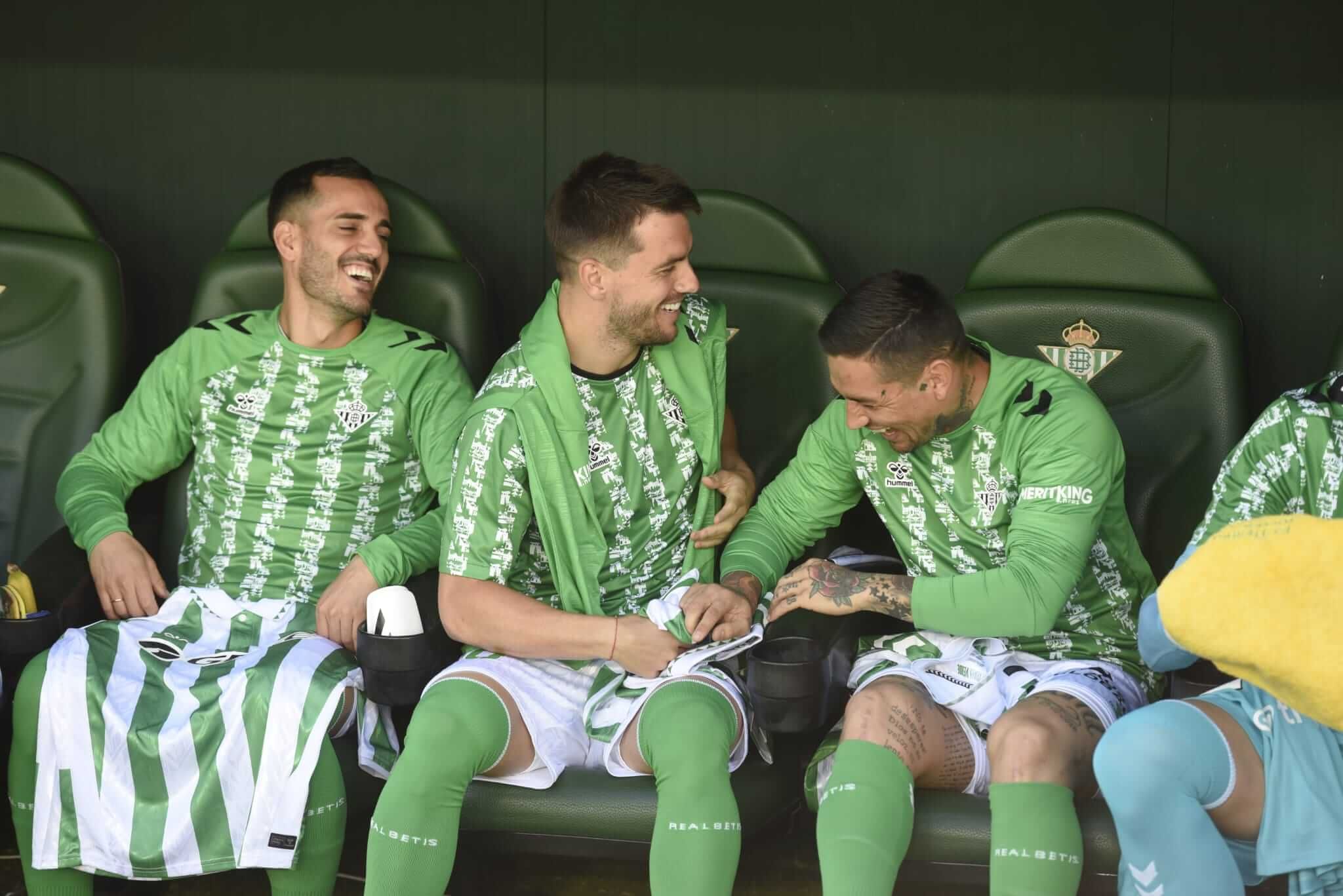  Lo Celso, en el banquillo al inicio del partido del Betis ante el Celta.
