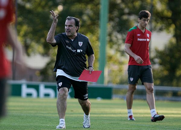 Marcelo Bielsa y Fernando Llorente en su etapa juntos en Lezama