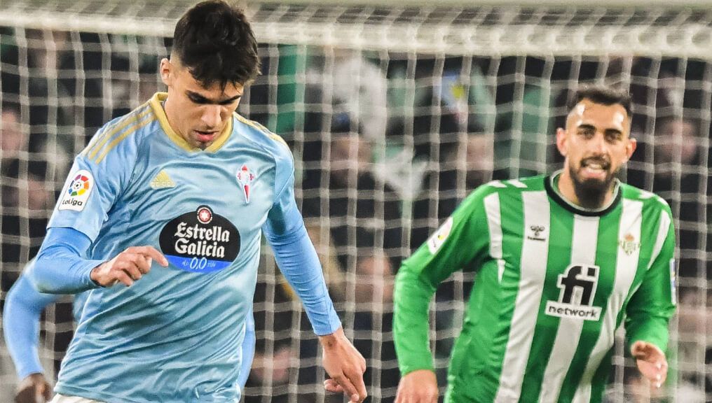 Borja Iglesias, durante un partido contra el Celta.