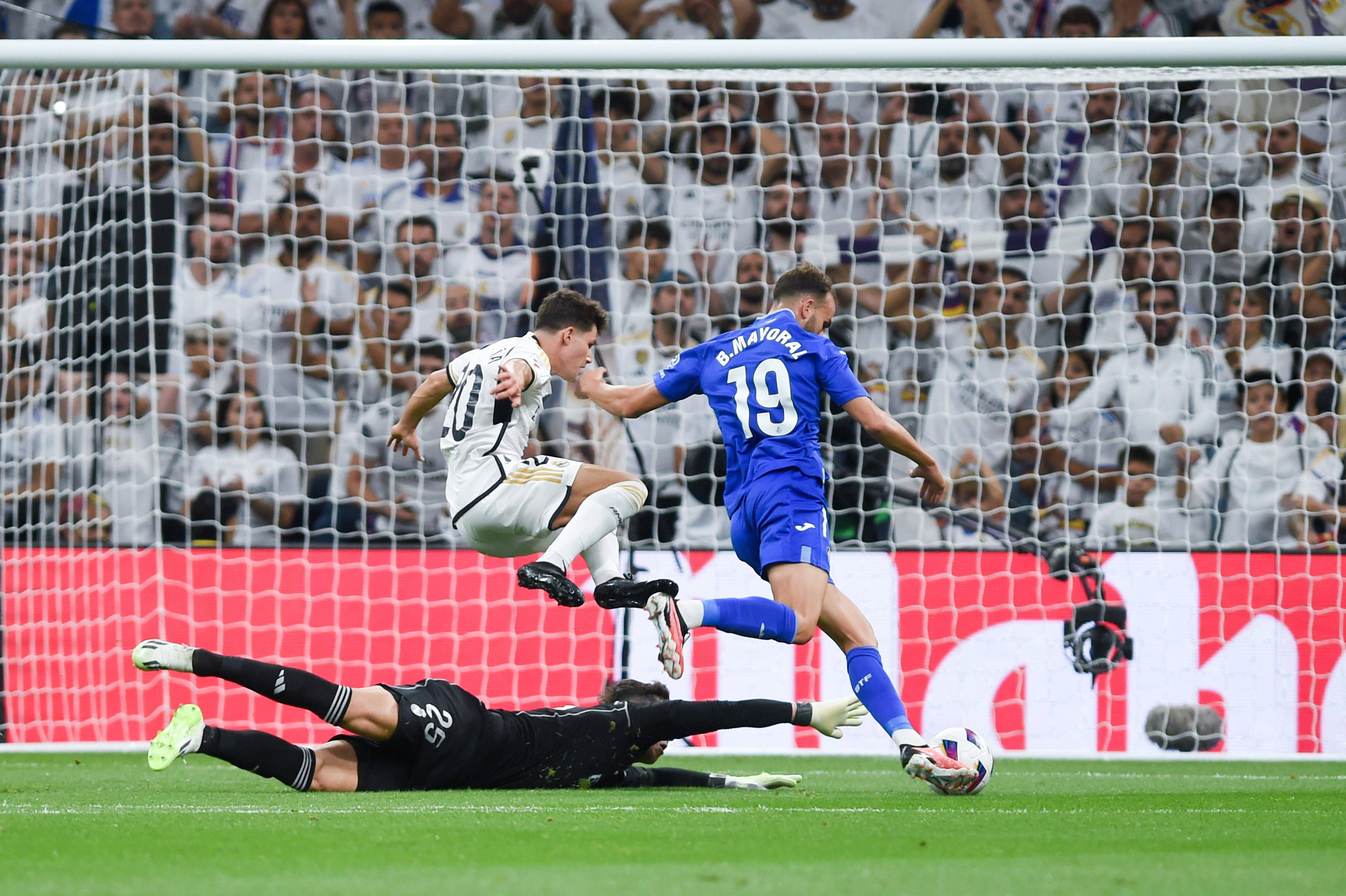  Borja Mayoral anotando en el Santiago Bernabéu con el Getafe (Cordon Press)
