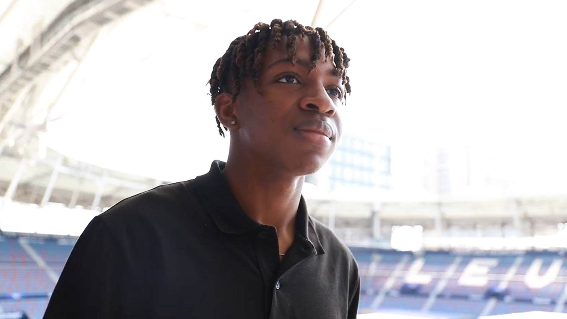 Buba Sangare se despide del Levante tras su traspaso a la Roma