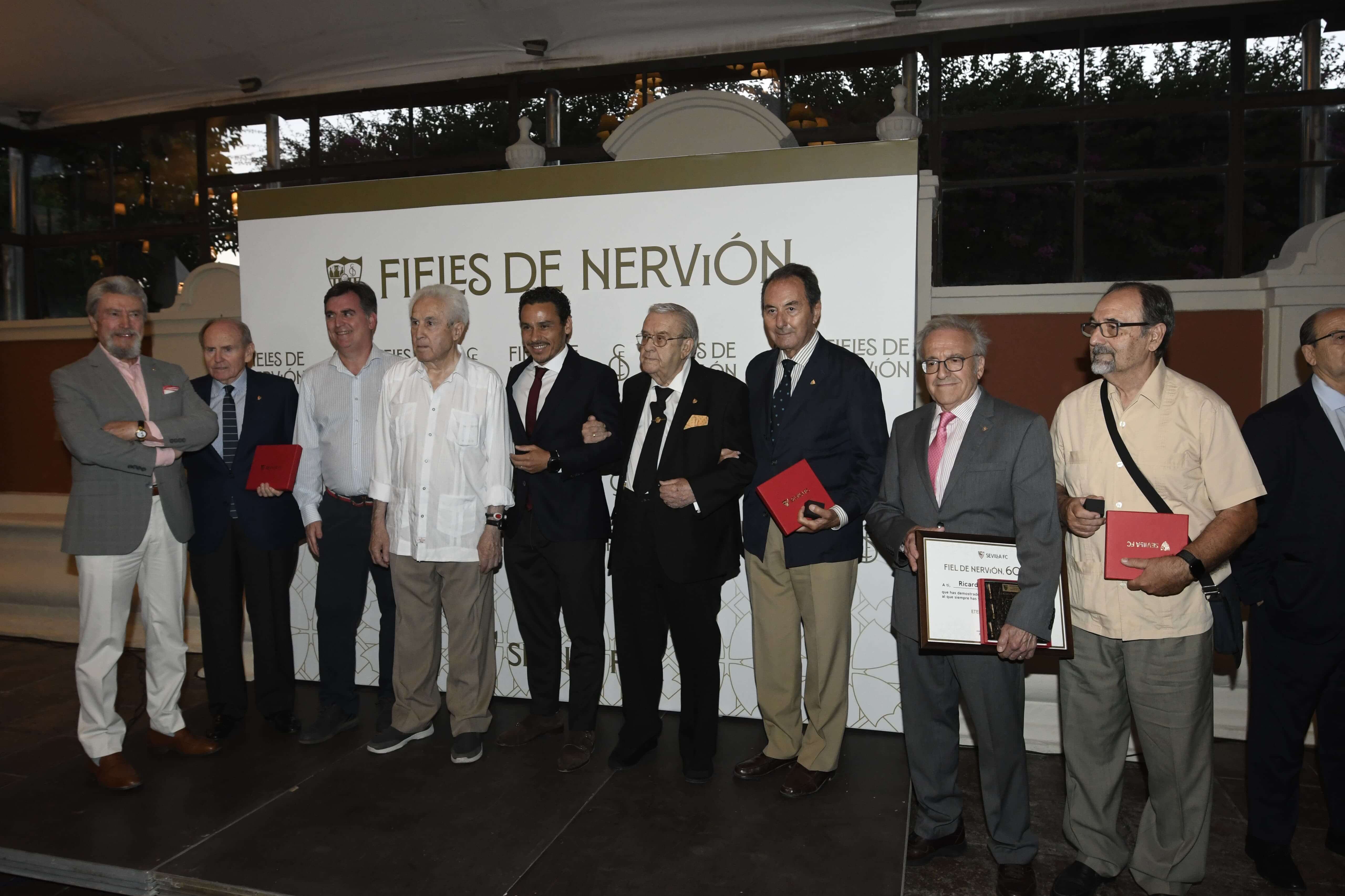  Imagen de la foto con los socios más antiguos (foto: Kiko Hurtado).