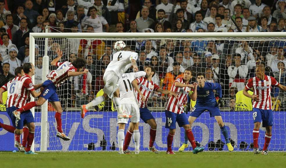  Sergio Ramos anota de cabeza en el Real Madrid-Atlético de la final de Champions de 2014.
