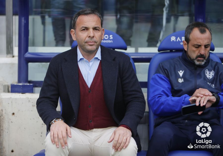  Calleja durante el Levante-Burgos (Foto:LaLiga).
