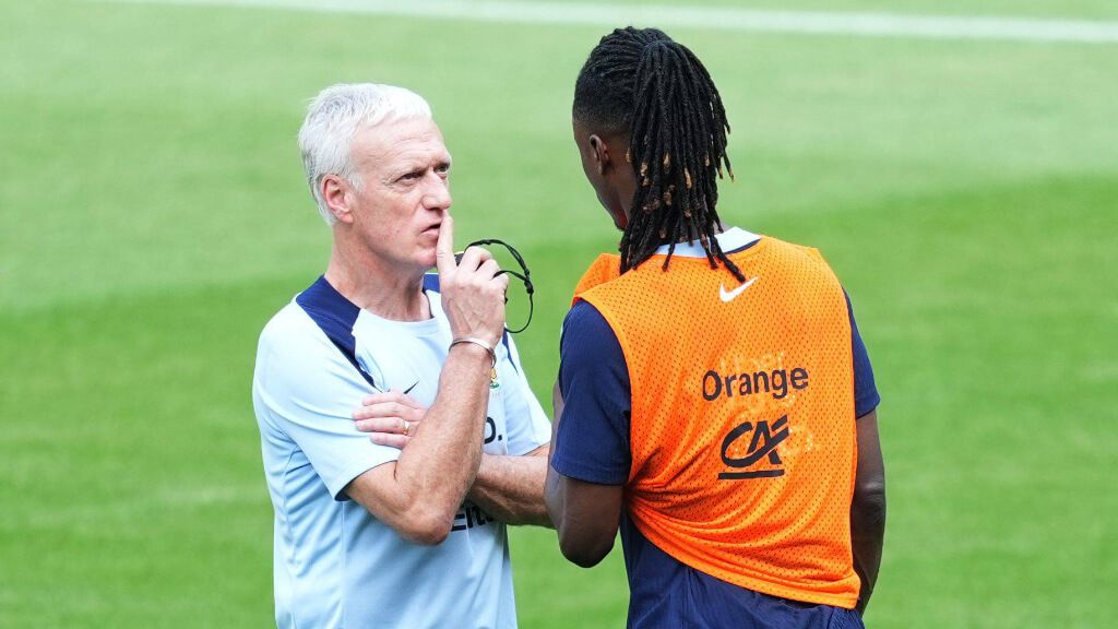  La charla entre Deschamps y Camavinga en el último entrenamiento (Cordon Press).