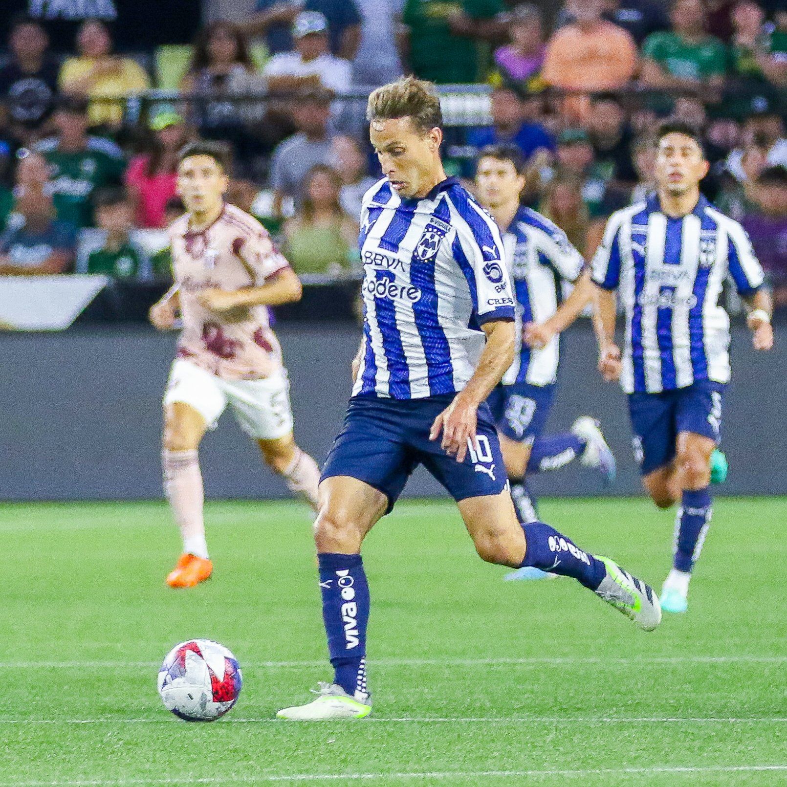  Canales, en su debut con Rayados.