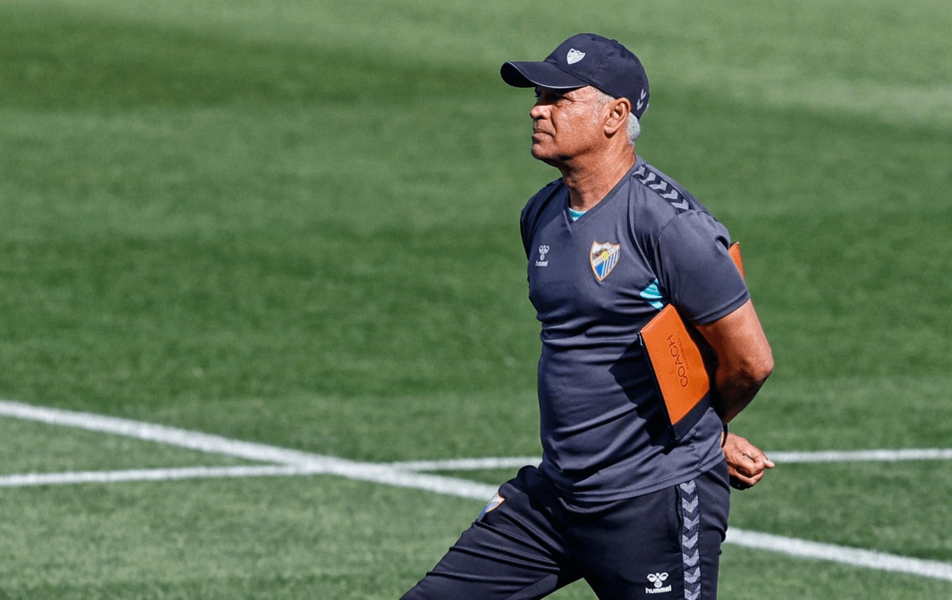 Pellicer observa el entrenamiento de su equipo.