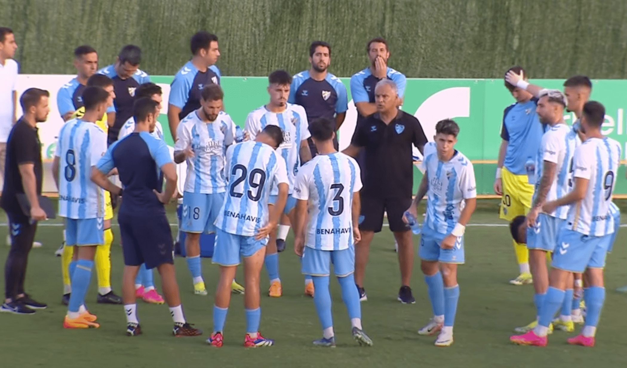  Atentos a Pellicer en el primer test de pretemporada en el Marbella Football Center.