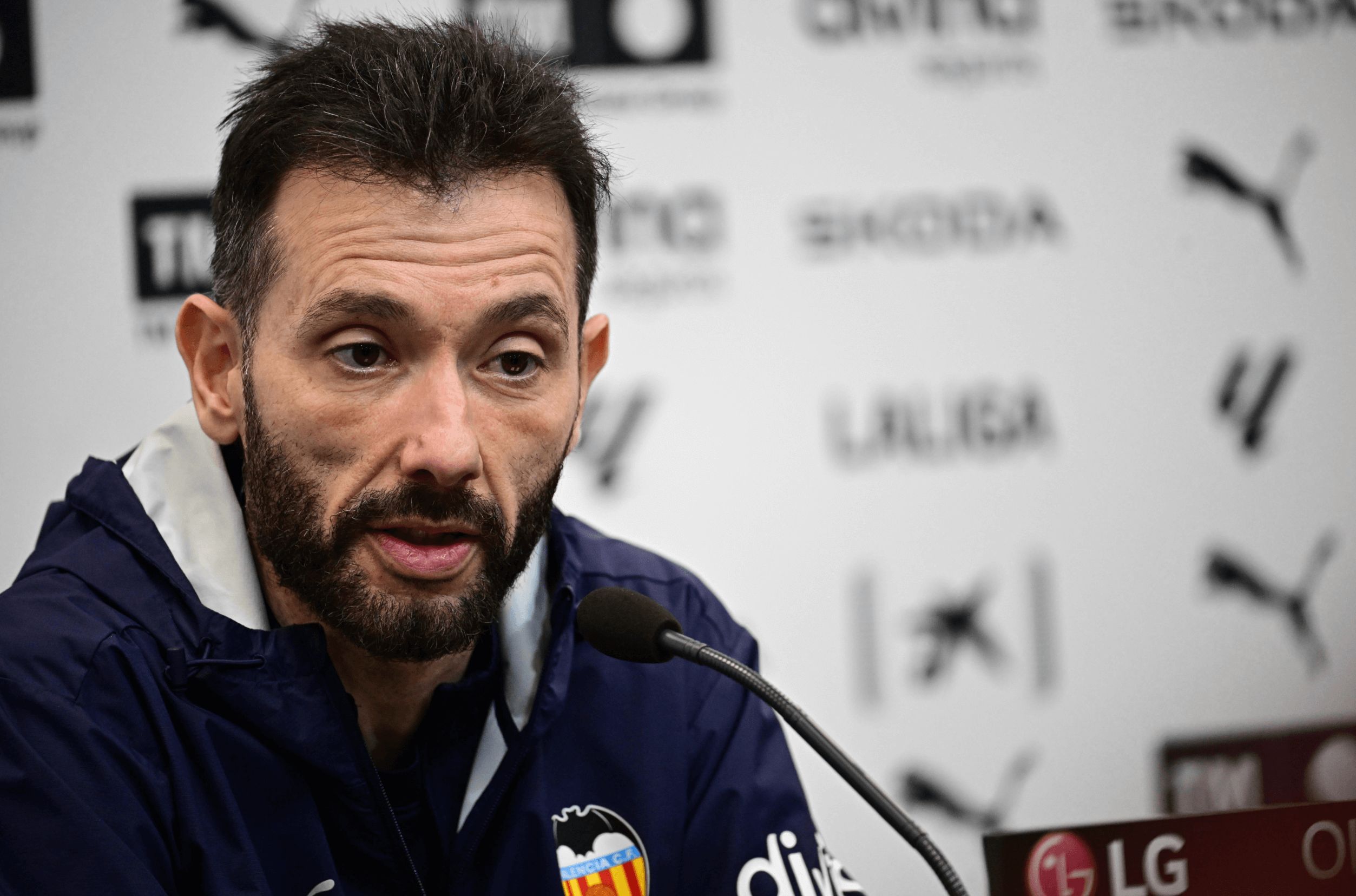  Carlos Corberán, en rueda de prensa.