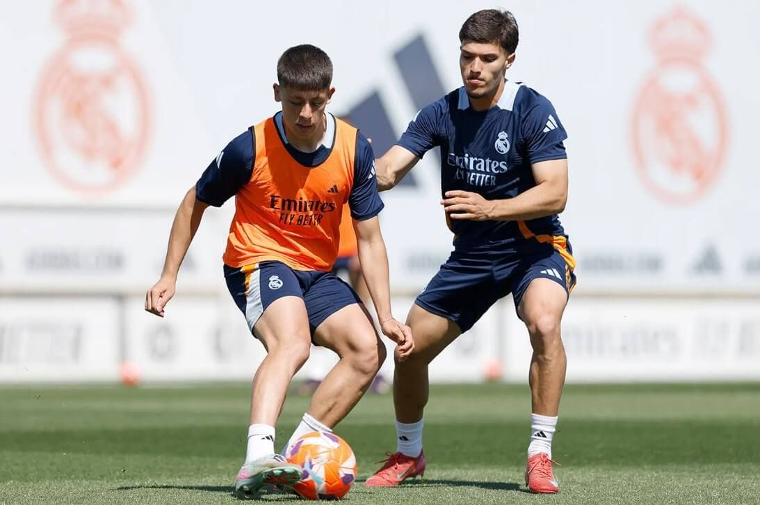  Arda Güler en el entrenamiento del Real Madrid