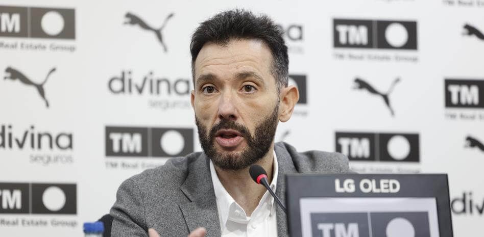  Carlos Corberán en sala de prensa