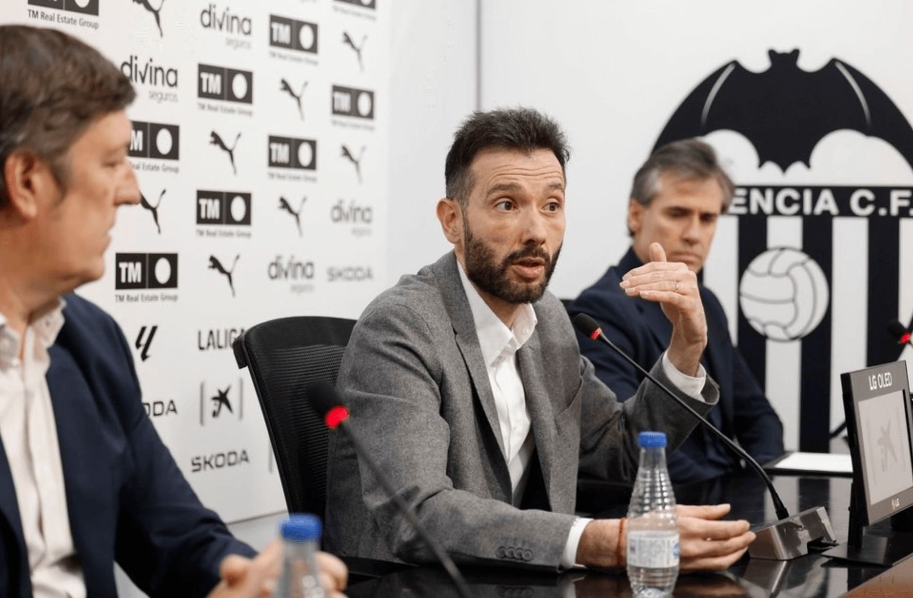  Carlos Corberán el día de su presentación en compañía de Miguel Ángel Corona