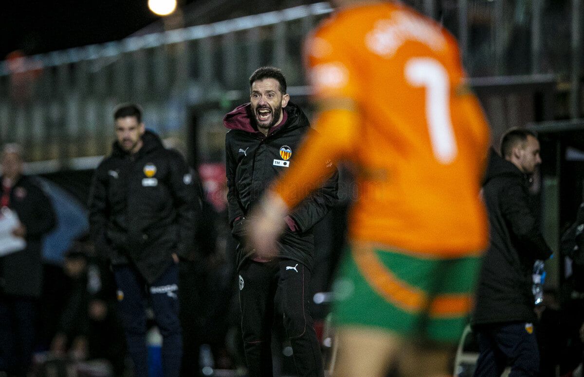 Carlos Corberán, ante el CD Eldense.