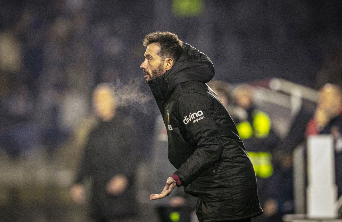 Carlos Corberán, ante el Ourense CF.
