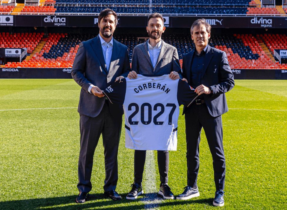  Carlos Corberán presentado en Mestalla