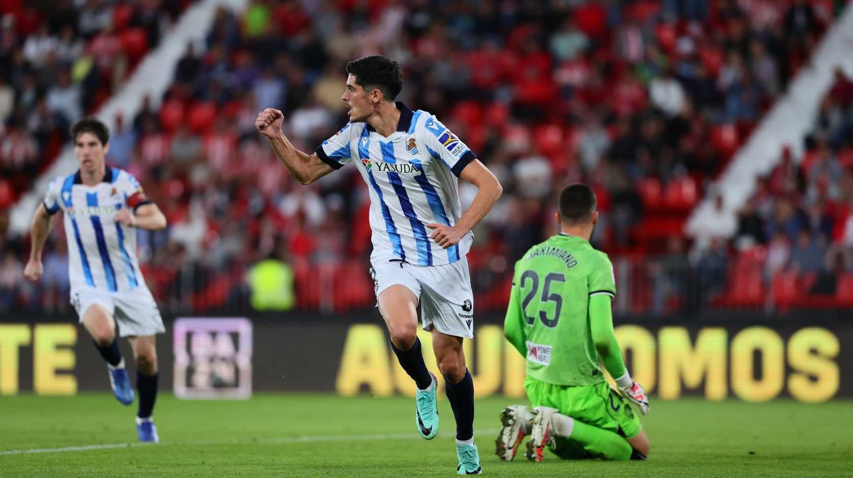 Carlos Fernández anotó el segundo gol de la Real en Almería (Foto: Real Sociedad).