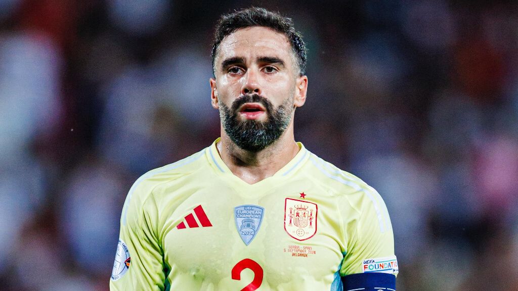  Dani Carvajal durante el partido ante Serbia (Fuente: SeFutbol)