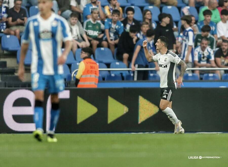  Celebración de Álex Sancris tras su gol en el Dépor-Burgos.