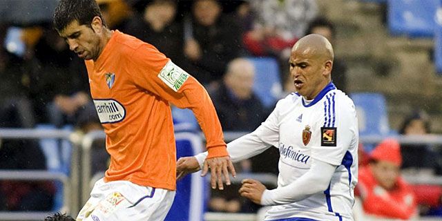  Suazo, en un partido con el Real Zaragoza ante el Málaga.