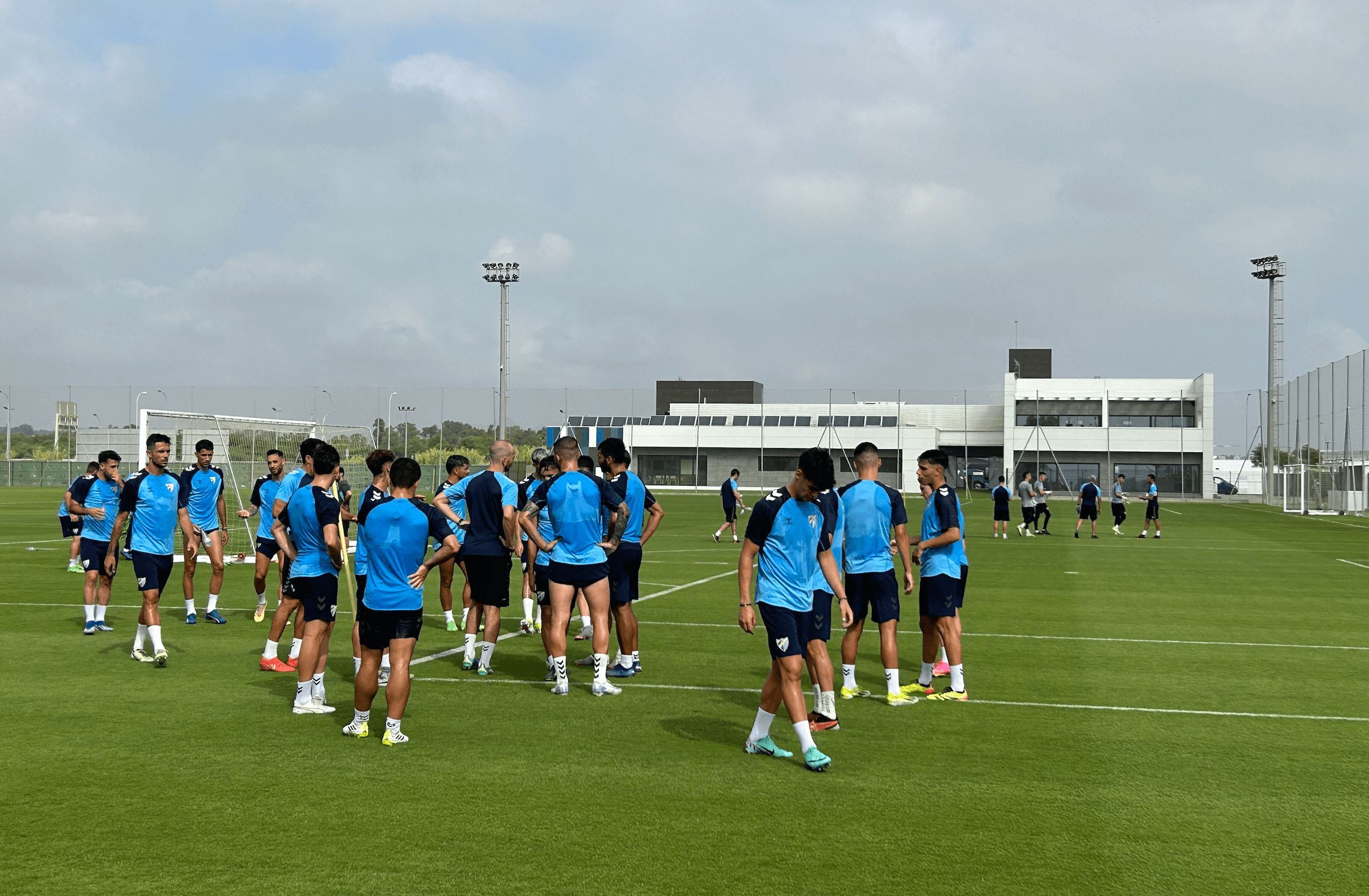  El grupo se ejercita en La Academia por primera vez desde la inauguración de la primera fase.