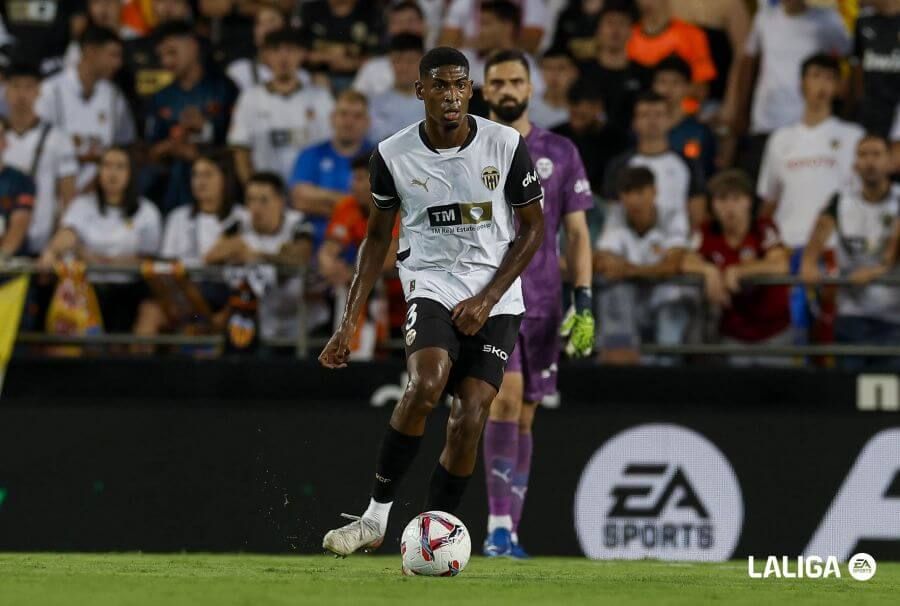  Cristhian Mosquera, ante el Villarreal CF.