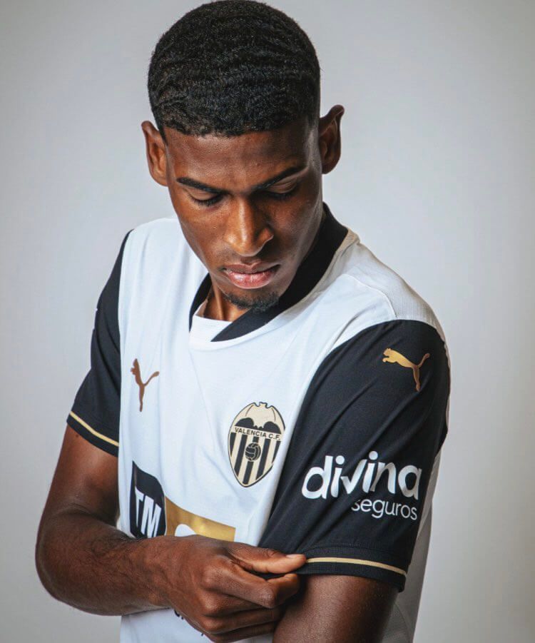  Cristhian Mosquera, con la nueva camiseta.