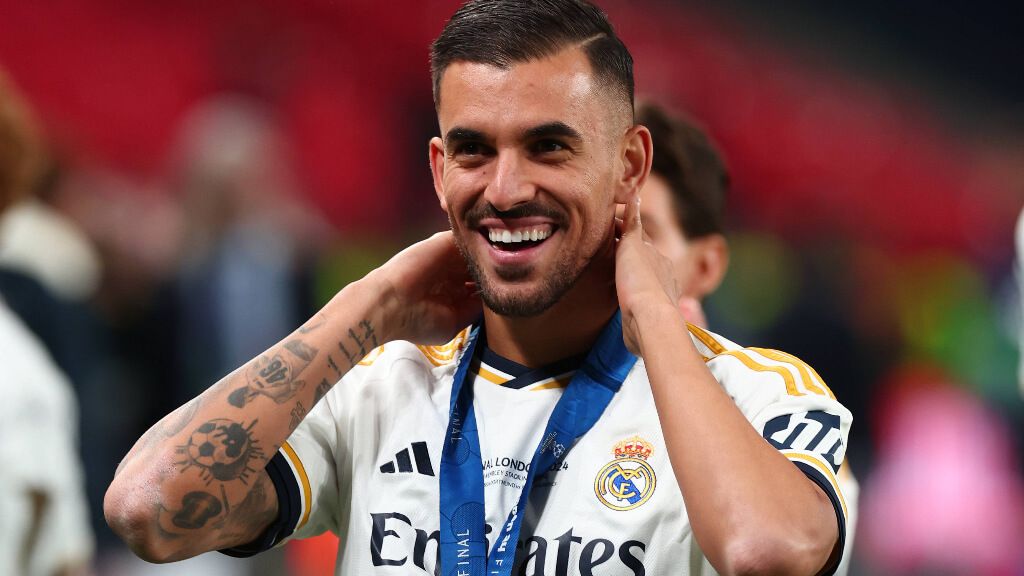  Dani Ceballos celebrando la Champions League del Real Madrid en el estadio de Wembley (Cordon Press)