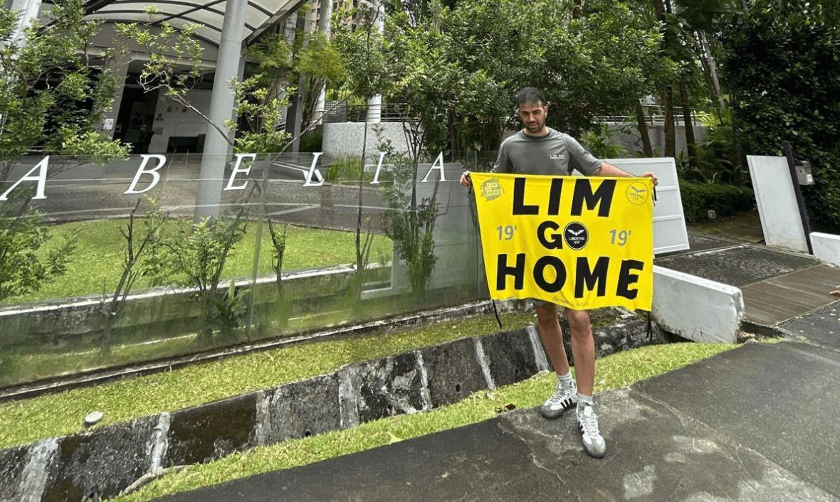  Dani Cuesta, el aficionado retenido en Singapur