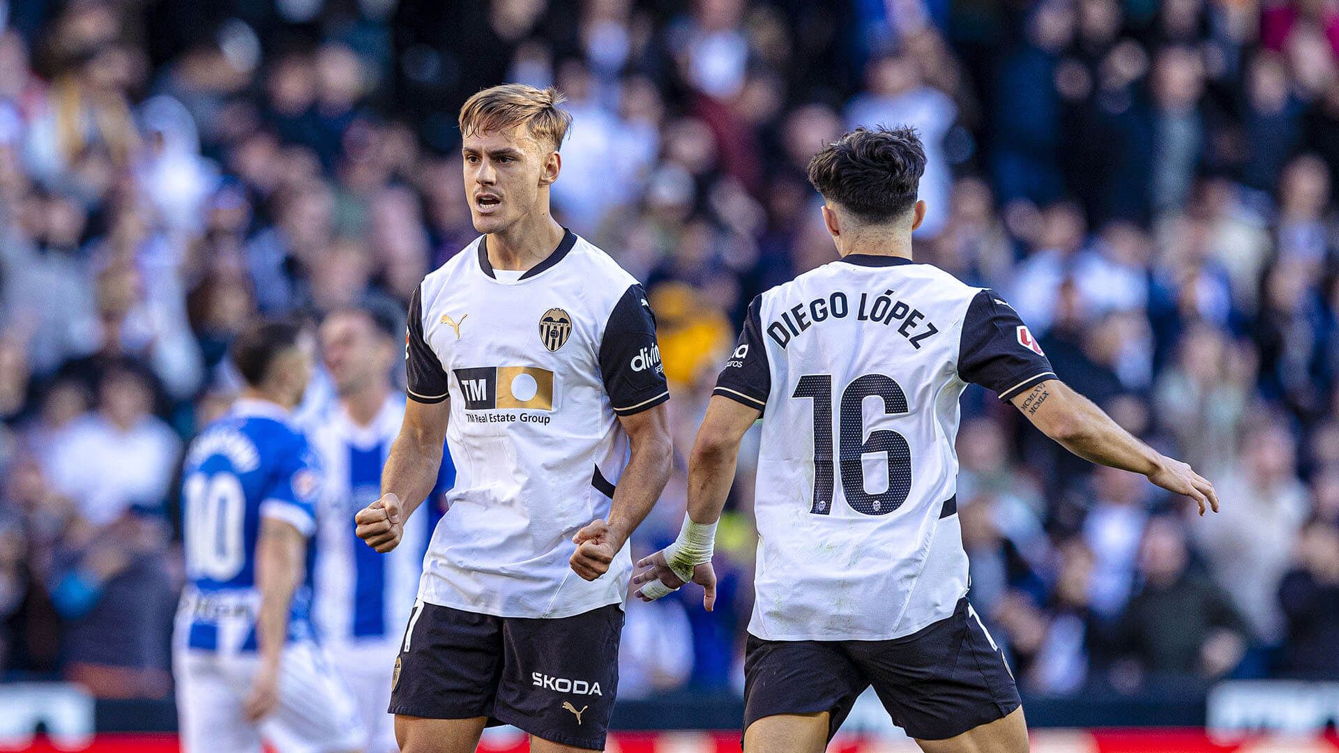  Dani Gómez celebra su gol al Deportivo Alavés.