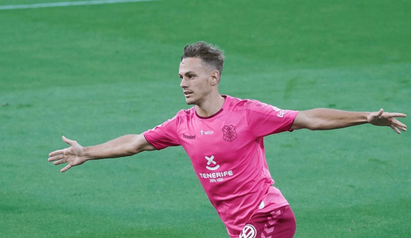  Dani Gómez celebra un gol con el CD Tenerife.