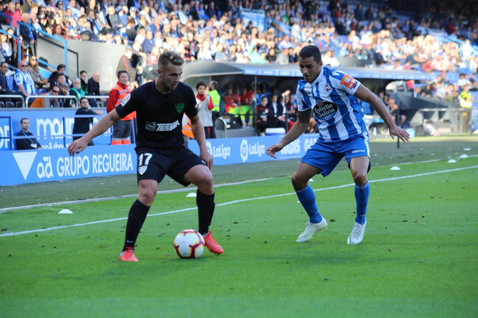  David Simón ante Ontiveros en un Dépor-Málaga.