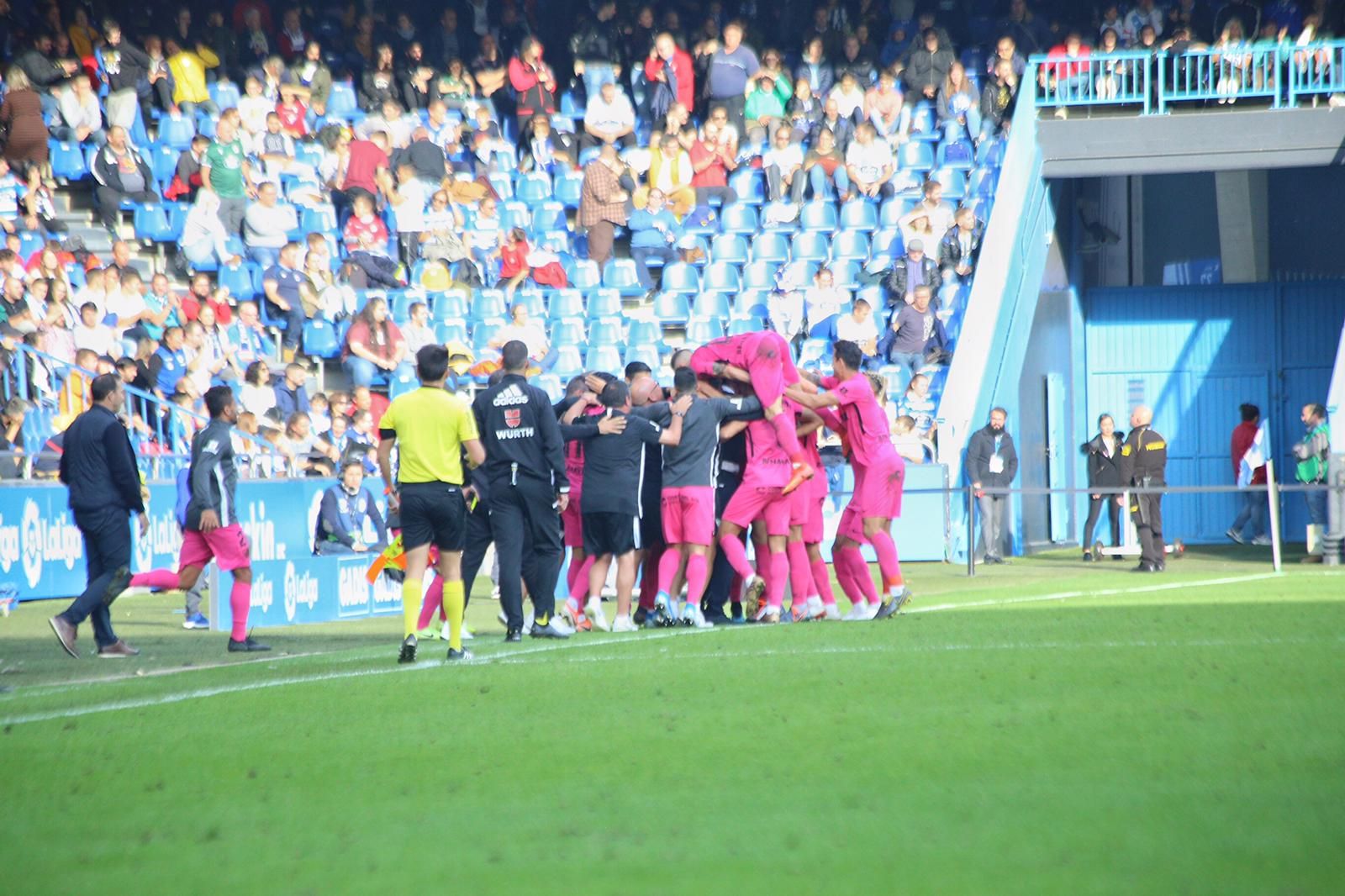 El Málaga celebra el tanto de Sadiku.