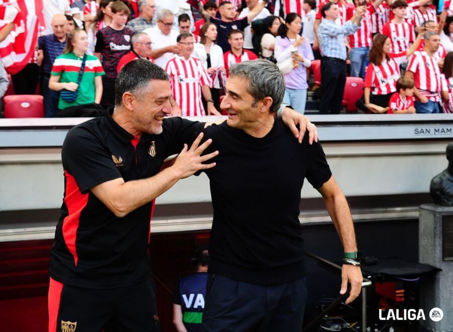 Xavier García Pimienta y Ernesto Valverde, en el partido del Athletic Club ante el Sevilla FC jugado en San Mamés.