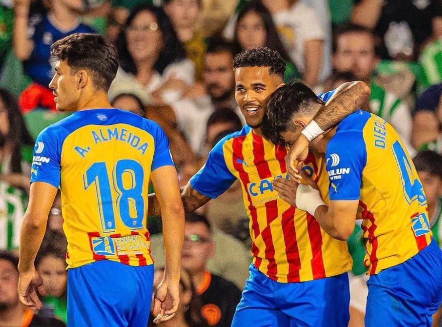  Diego López marca ante el Betis