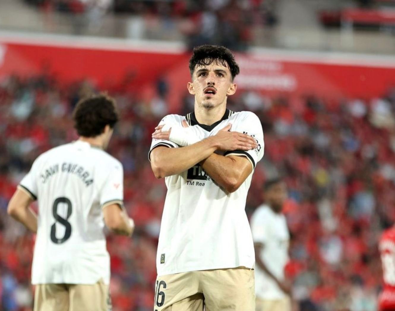  Diego López celebra un gol en Mallorca con el gesto del frío.