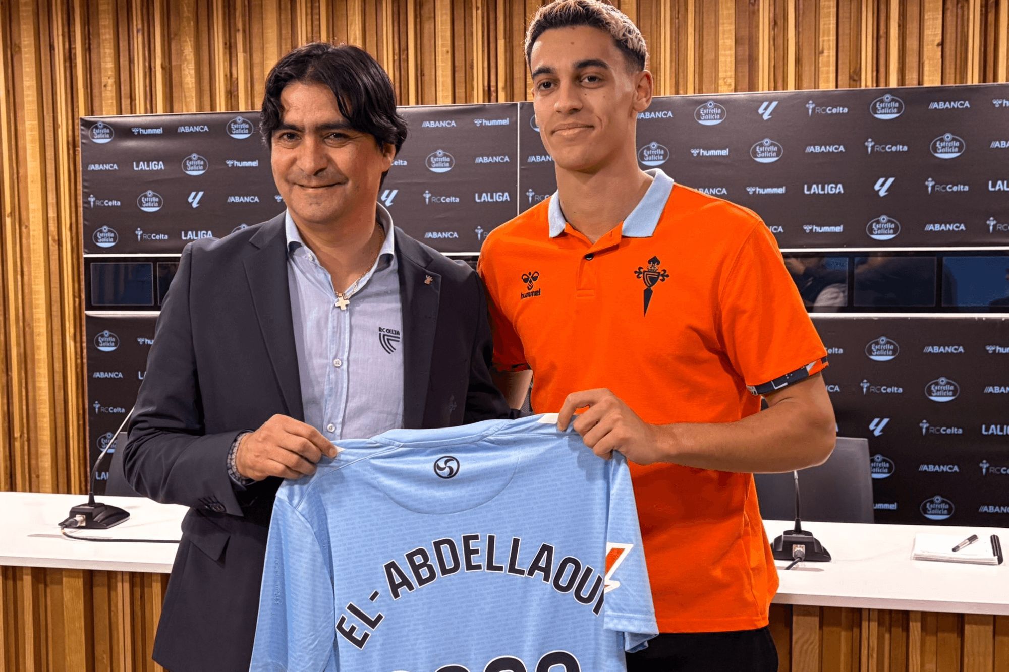  Jones El-Abdellaoui en su presentación con el Celta.