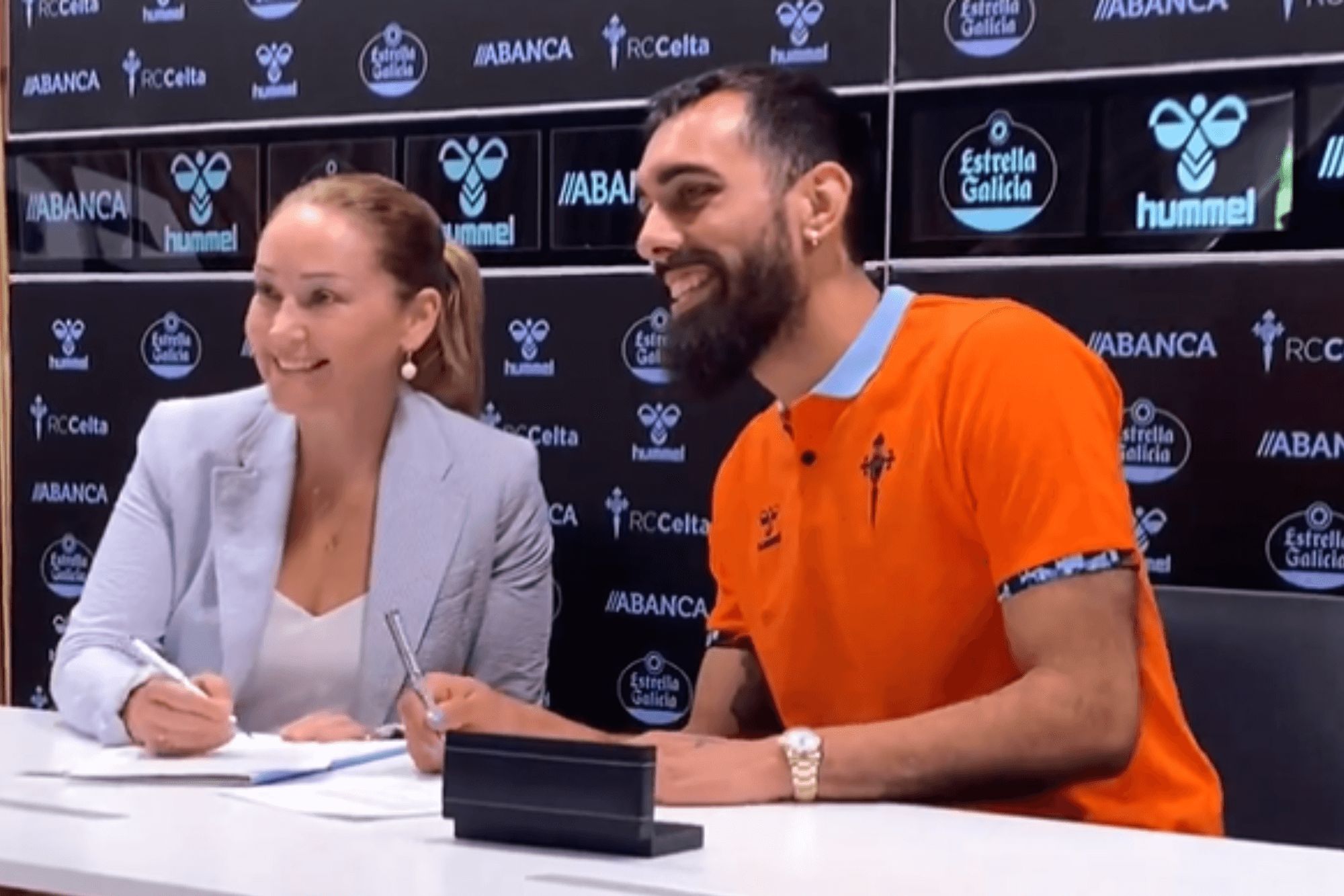  Borja Iglesias con Marián Mpuriño.