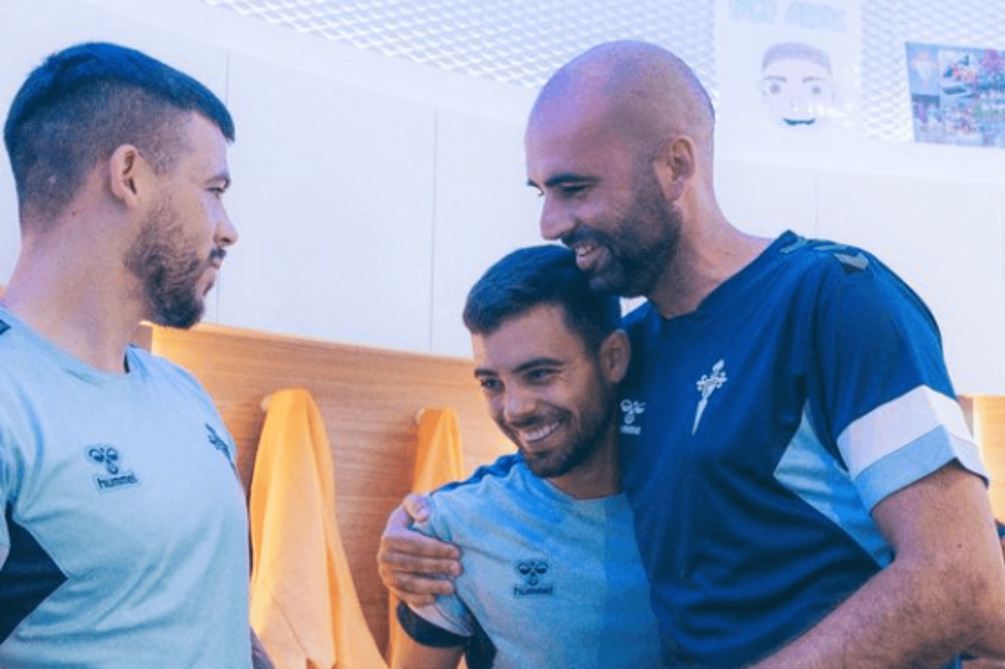 Claudio Giráldez saluda a Beltrán y Carles Pérez.